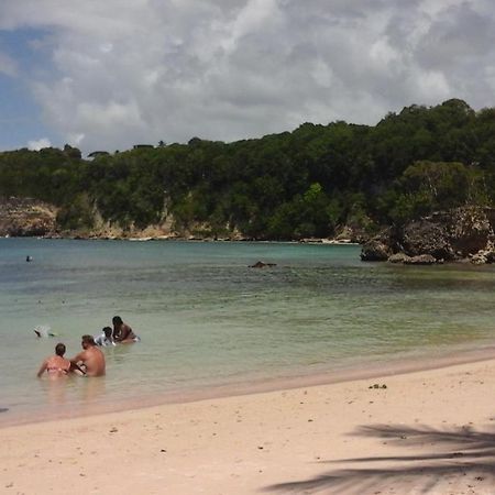 Appartement les pieds dans l'eau Le Gosier  Extérieur photo