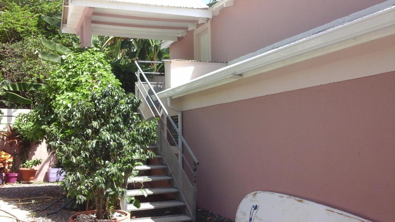 Appartement les pieds dans l'eau Le Gosier  Extérieur photo