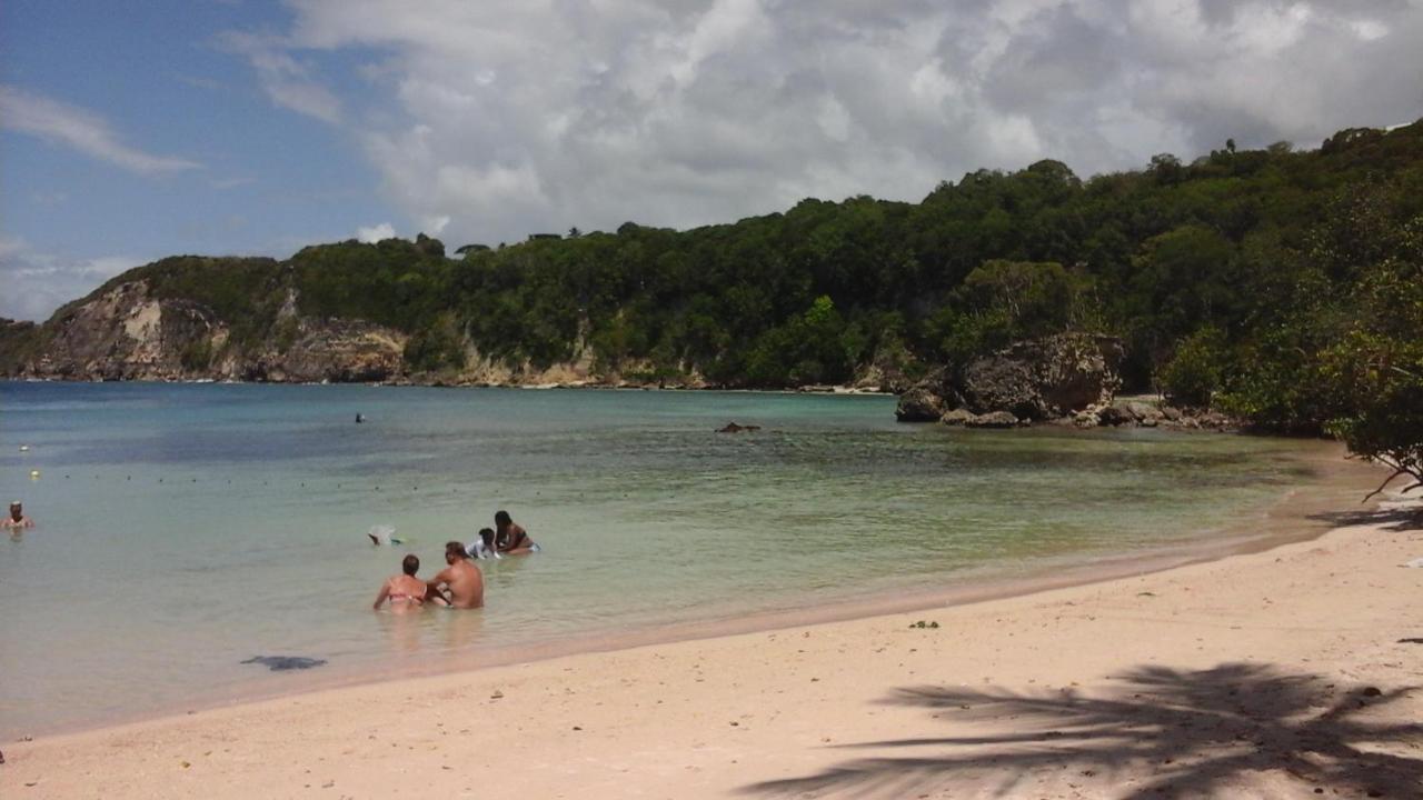 Appartement les pieds dans l'eau Le Gosier  Extérieur photo